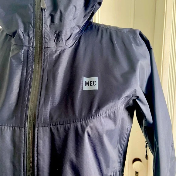 MEC Rain Jacket - Picture 2 of 7